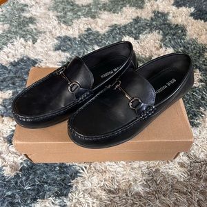 Boys Youth Size 4 Steve Madden Loafers